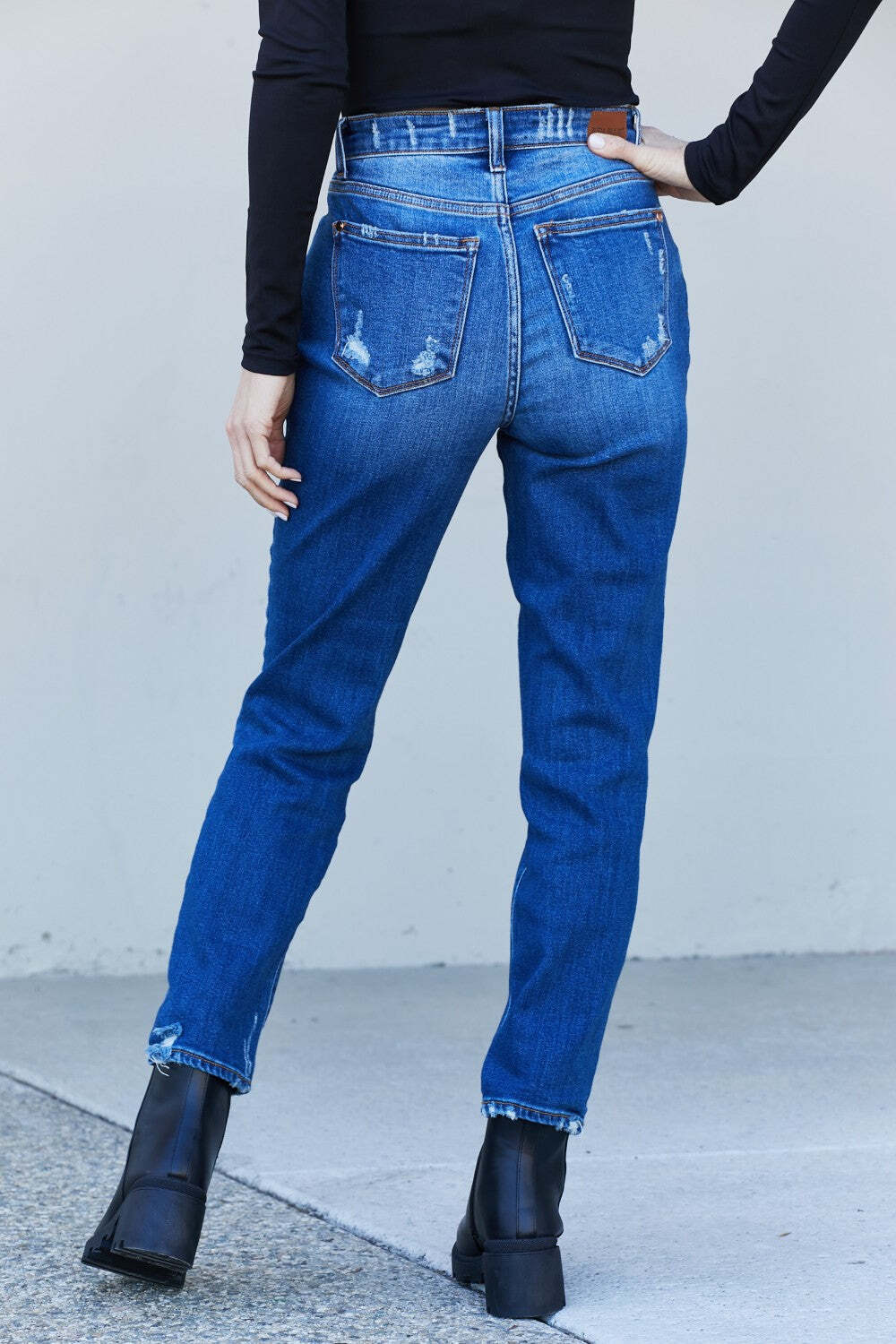 Judy Blue Full Size Distressed Straight Leg Jeans with Pockets