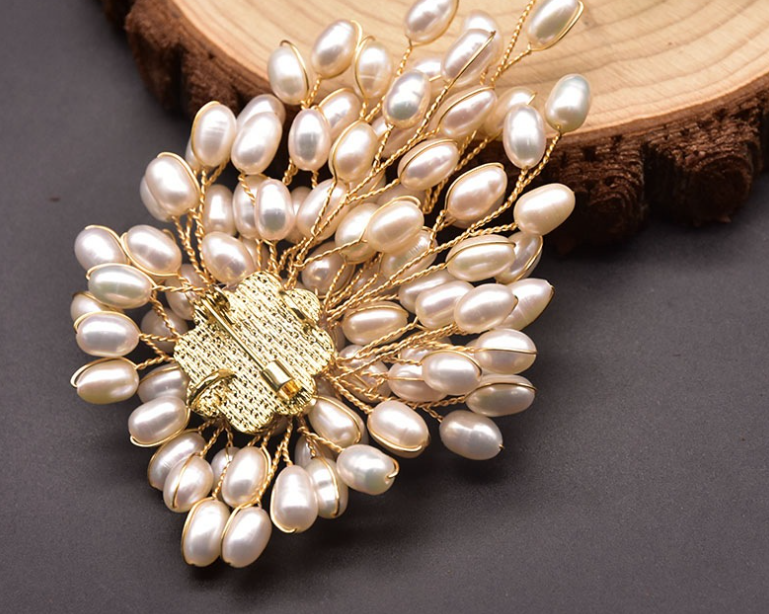 Natural Pearl Brooch Female European And American Retro Pure Hand-woven Pearl Br