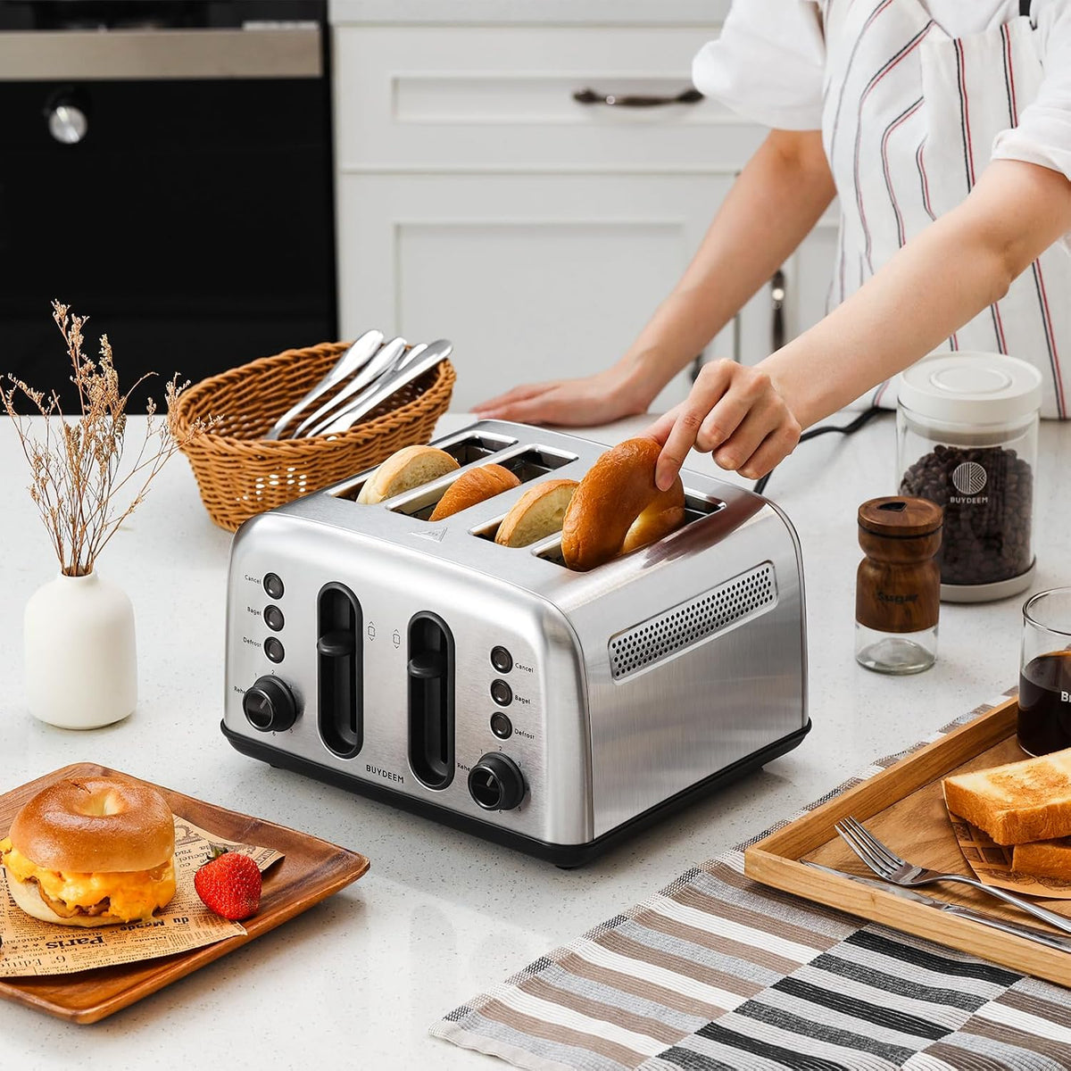 BUYDEEM DT440 4-Slice Toaster, 6 Shade Settings, 1.5" Wide Slots, Silver