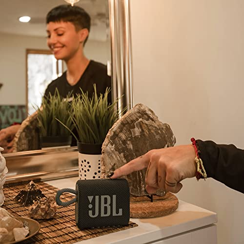 JBL Go 3: Portable Speaker with Bluetooth, Built-in Battery, Waterproof and Dustproof Feature Black
