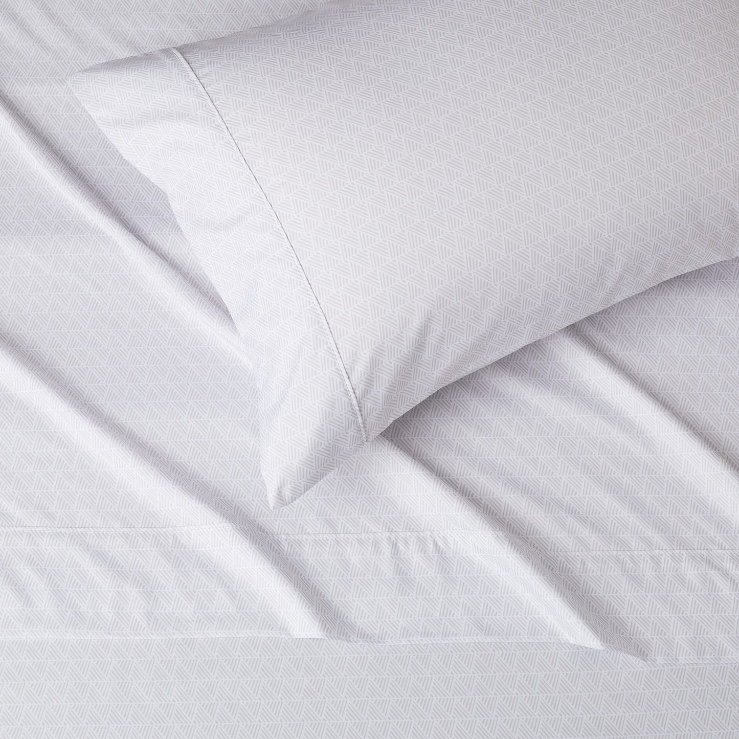 AmazonBasics Light-Weight Microfiber Sheet Set - Full, Black